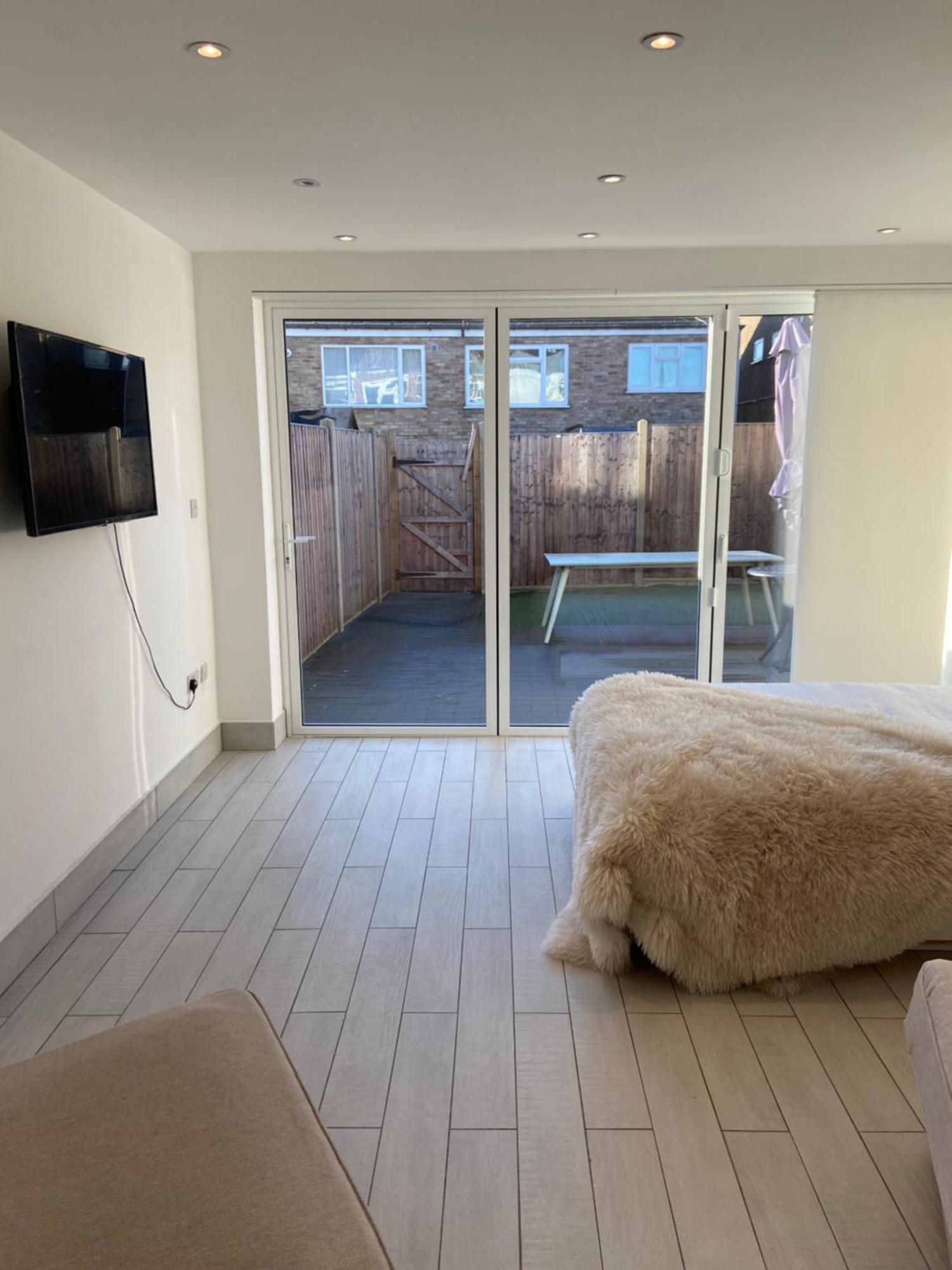 The Bay Apartment Edgware Exterior photo
